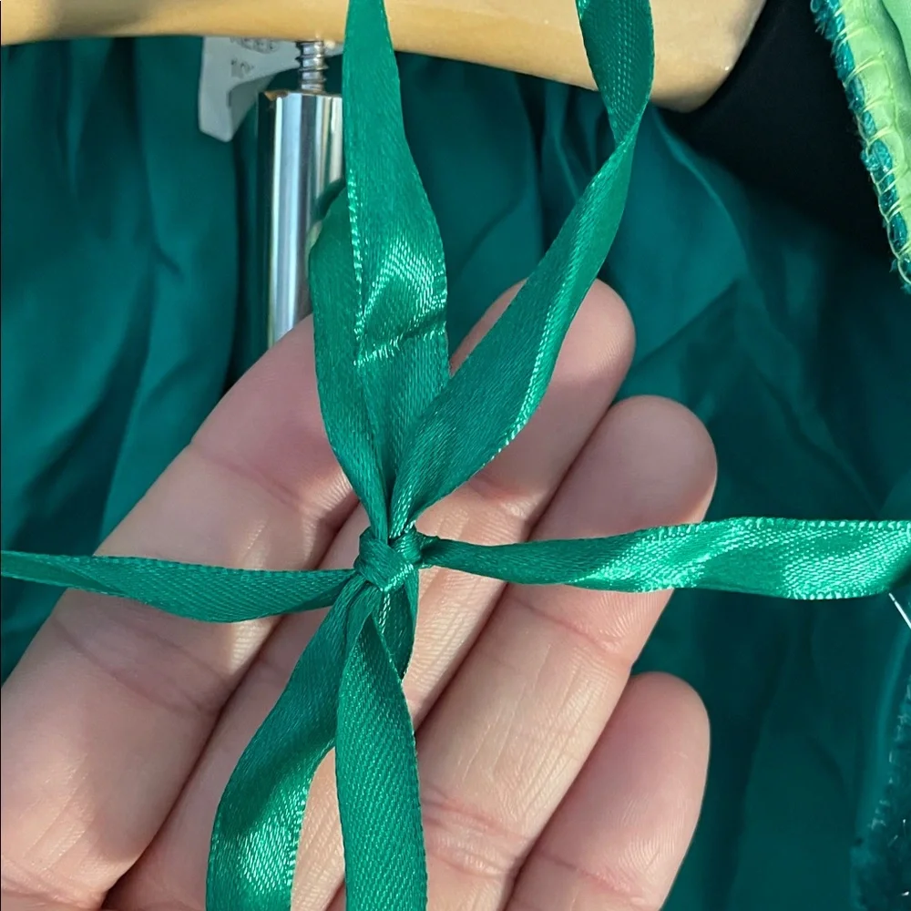 Kids Green Hooded Cape with fur trim new - Picture 4 of 9